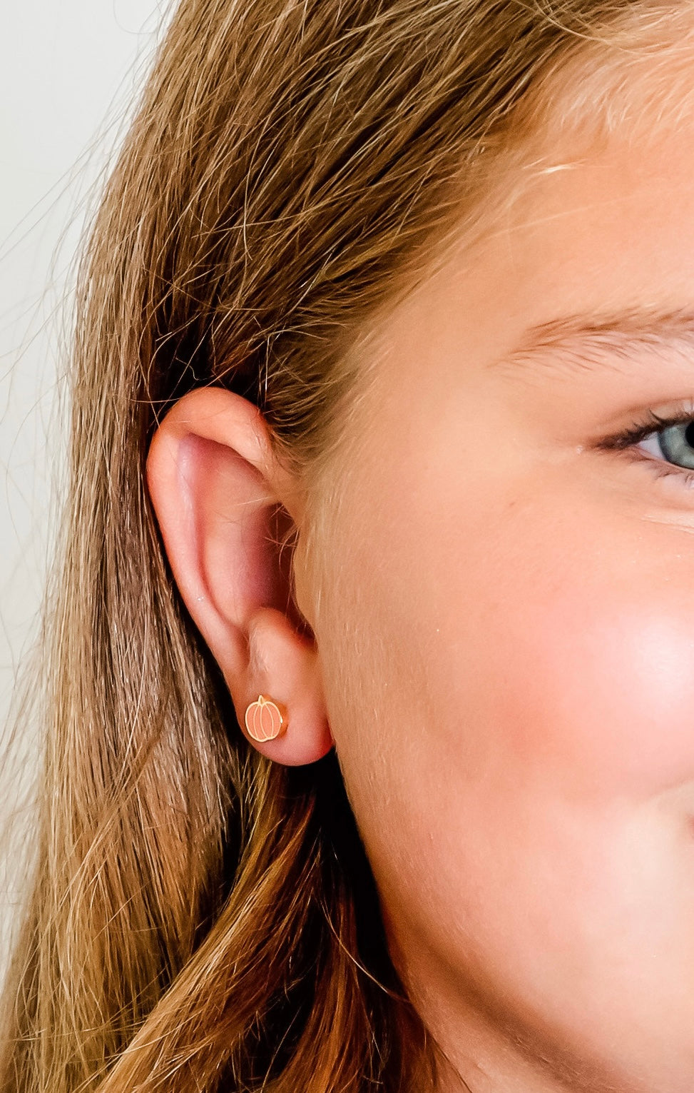 girl wearing gold flatback pumpkin stud